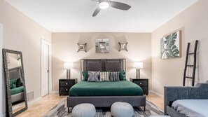 5 habitaciones, escritorio y tabla de planchar con plancha 