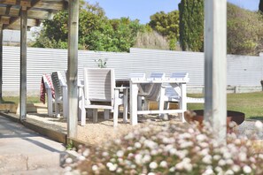 تناول الطعام بالخارج