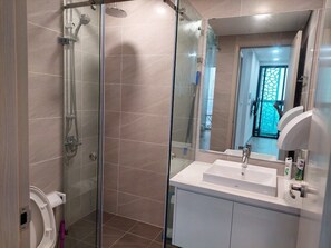 Luxury-Apartment | Badezimmer | Hausschuhe