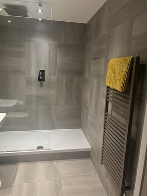 Apartment, 1 Queen Bed | Bathroom - Beautiful Apartment With Excellent Water View (Liverpool)