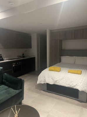 1 bedroom, free WiFi, bed sheets - Beautiful Apartment With Excellent Water View (Liverpool)