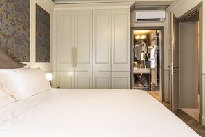 Deluxe Double Room, Canal View