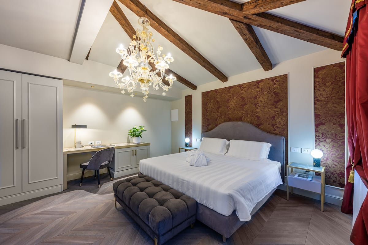 Premium bedding, down duvets, minibar, in-room safe