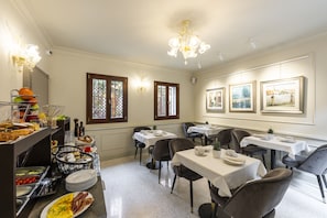 Daily buffet breakfast for a fee - Hotel Palazzina Sardi (Venice)