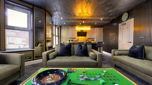 Unclassified image, 2 of 7, button - The High Roller (Blackpool)