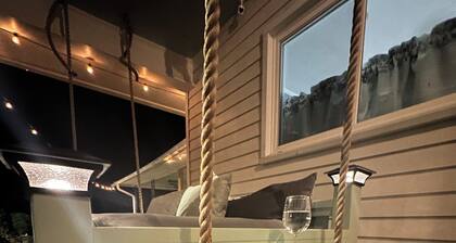 Charming farmhouse nestled within the breathtaking Uwharrie National Forest!