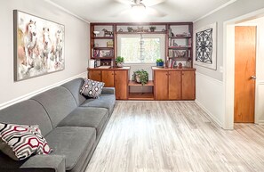 Una Smart TV, libros