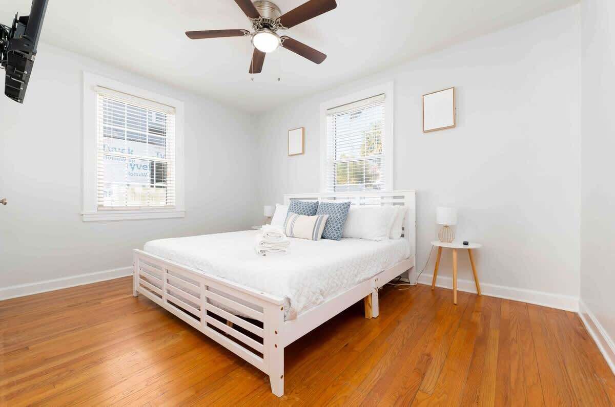 Silitysrauta/-lauta, vauvan matkasänky, ilmainen Wi-Fi, vuodevaatteet