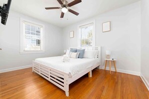 Fer et planche à repasser, lit parapluie, Wi-Fi gratuit, draps fournis