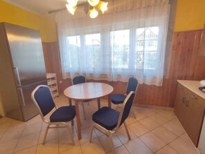 Dining - Holiday home with outdoor pool and air conditioning (Balatonszárszó)