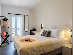 Literie de qualité supérieure, matelas mémoire de forme, minibar