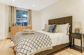 1 bedroom, iron/ironing board, free WiFi, bed sheets - Chic flat near Marble Arch  (London)