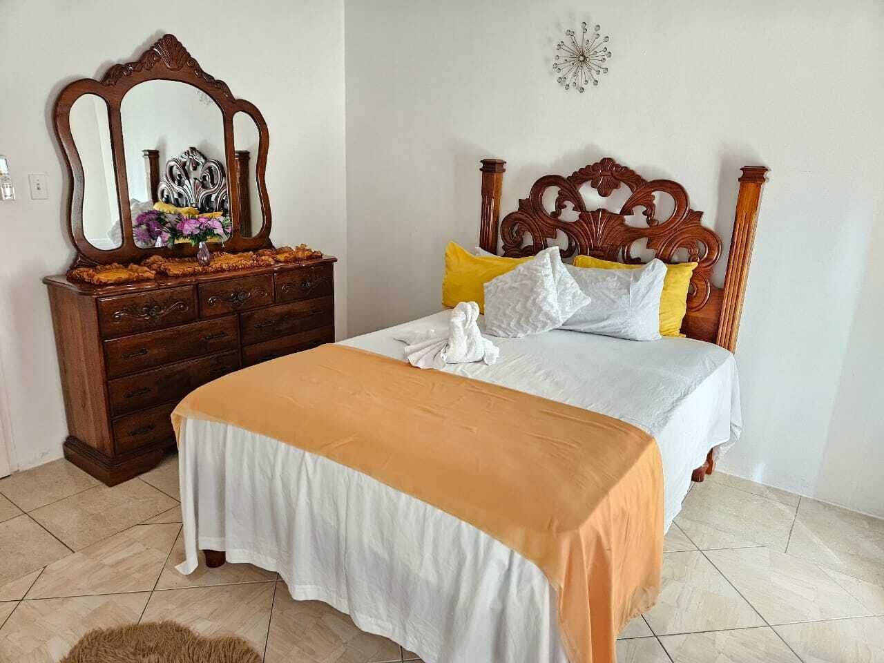 1 habitación, tabla de planchar con plancha, wifi y ropa de cama 