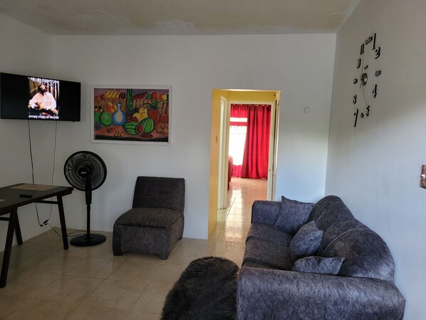 Smart TV - 1BR/1BA Tropical Escape Near Ocho Rios (Tower Isle)