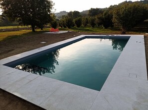 Piscine extérieure en saison