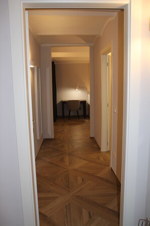 Chambre supérieure double | Couette en duvet, lit avec matelas à plateau-coussin, ameublement unique