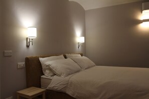 Habitación doble superior | Edredón, camas con pillow-top, muebles diferentes y escritorio 
