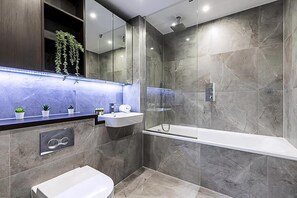 Apartment | Bathroom - Modern Sky-High Flat In North Acton (London)