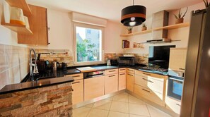 Kühlschrank, Mikrowelle, Ofen, Geschirrspüler