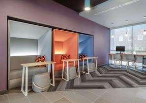 Business center - Tru By Hilton Lexington Hamburg (Lexington)
