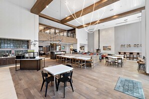 Free daily buffet breakfast  - Home2 Suites By Hilton Big Bear Lake (Big Bear Lake)