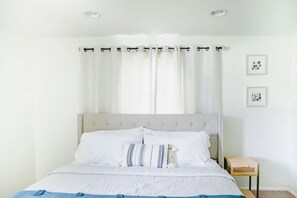 3 bedrooms, iron/ironing board, travel cot, free WiFi - Scenic Farmview House w/ Hot Tub and Rec Room (Lancaster)