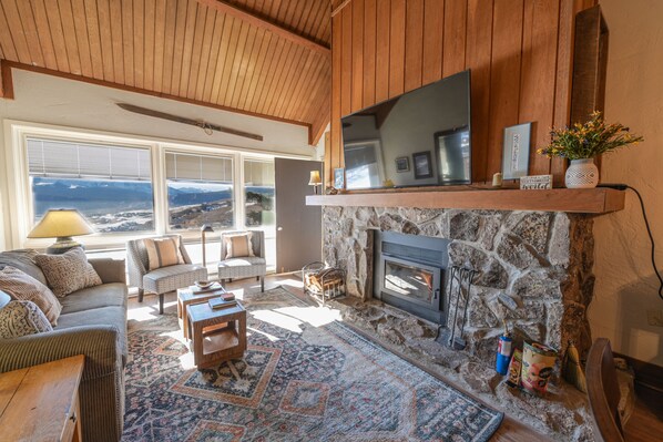 Télévision, cheminée