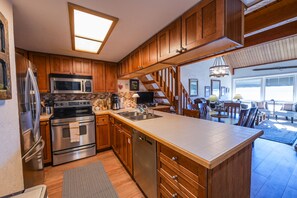 Paper towels - New! Ski-in/Out Condo with Hot Tub and Great Views! The Ski Haus (Crested Butte)