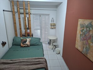 1 bedroom, bed sheets