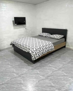 2 bedrooms, iron/ironing board, WiFi - Modern, brand new rental unit,
Lovelv studio (Yerevan)