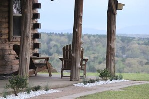 Terrace/patio - Cedar Cabin With Stunning View Sleeps 4+ (Russellville)