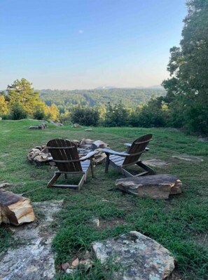 Property grounds - Cedar Cabin With Stunning View Sleeps 4+ (Russellville)