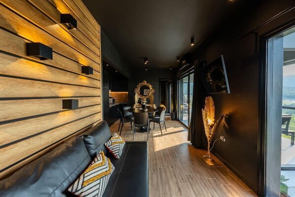 TV - Diamond Suite with View (SCARLINO)