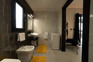 Hair dryer, towels - Dream Suite with View (SCARLINO)