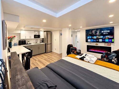 
Pvt Studio near Fairway Mall & Waterloo Airport. Downtown in few minutes