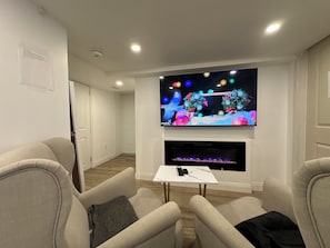 Smart TV y chimenea