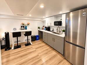 A modern kitchen with stainless steel appliances, a white countertop, and a bar area with stools. -
Pvt Studio near Fairway Mall & Waterloo Airport. Downtown in few minutes (Kitchener)