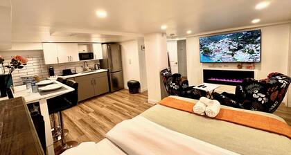 Pvt Studio near Fairway Mall & Waterloo Airport. Downtown in few minutes