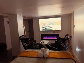 Interior - 
Pvt Studio near Fairway Mall & Waterloo Airport. Downtown in few minutes (Kitchener)