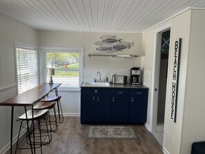 雪櫃、微波爐、焗爐、爐具