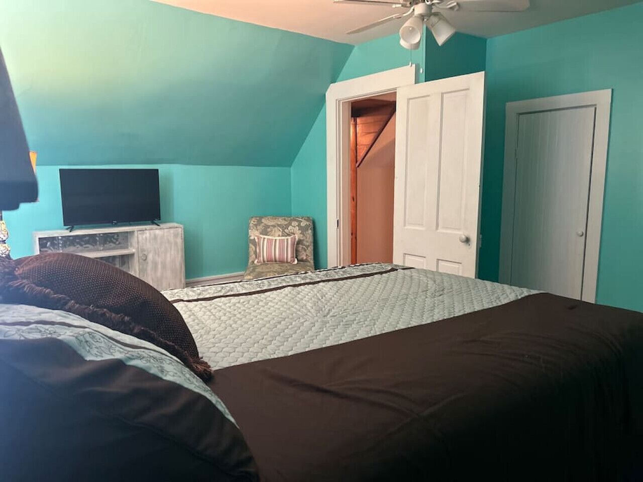 4 quartos, Wi-Fi de cortesia, roupa de cama