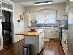 Private kitchen - Beautiful Southern Home (Sacramento)