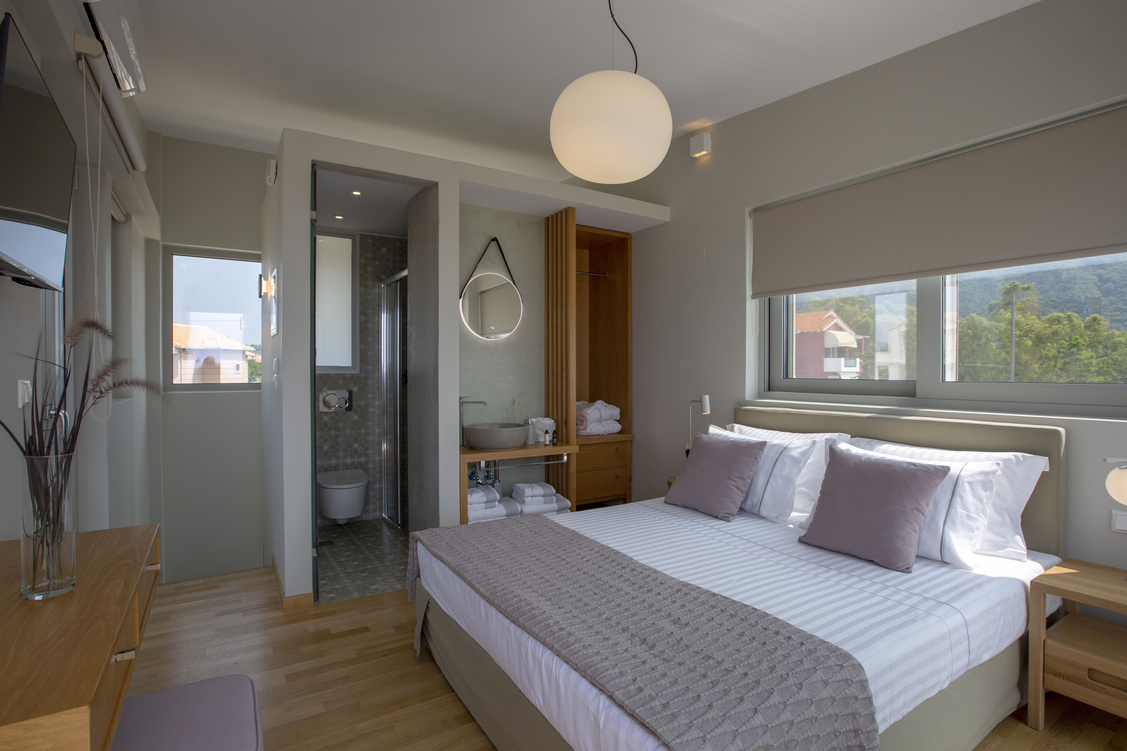 1 habitación, tabla de planchar con plancha, wifi gratis y ropa de cama 