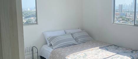 3 多间卧室、熨斗/熨衣板、WiFi、床单