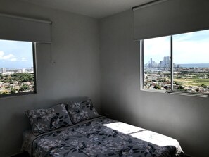 3 chambres, fer et planche à repasser, Wi-Fi, draps fournis
