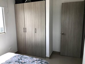 3 slaapkamers, een strijkplank/strijkijzer, wifi, beddengoed
