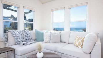 Fernseher, Kamin, Bücher