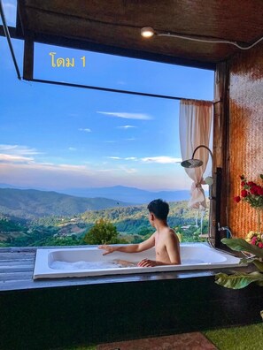 Dome 1 | Front of property - MonLomNao Homestay (Mae Rim)