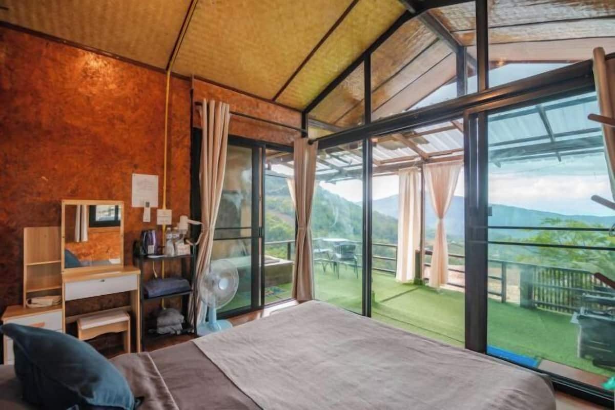 1 bedroom, bed sheets