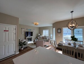 Smart TV, fireplace